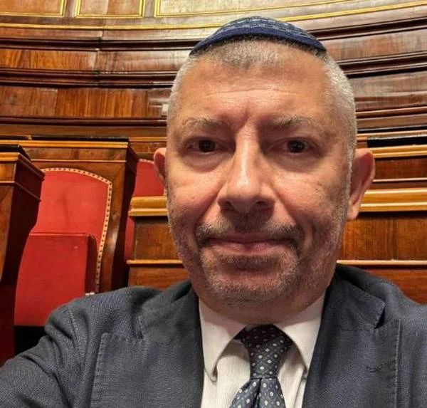 I luridi del parlamento italiano! Eccoli qua i fenomeni che infestano il Parlamento italiano. Ivan Scalfarotto, Italia Viva (morta!) oggi si è presentato in Parlamento con la Kippah.